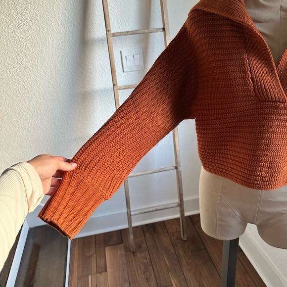 Butter Melon Rust V Neck Collar Cropped Sweater sz: Med - Picture 4 of 9